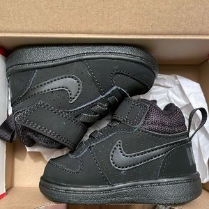 Black Nike baby 2c